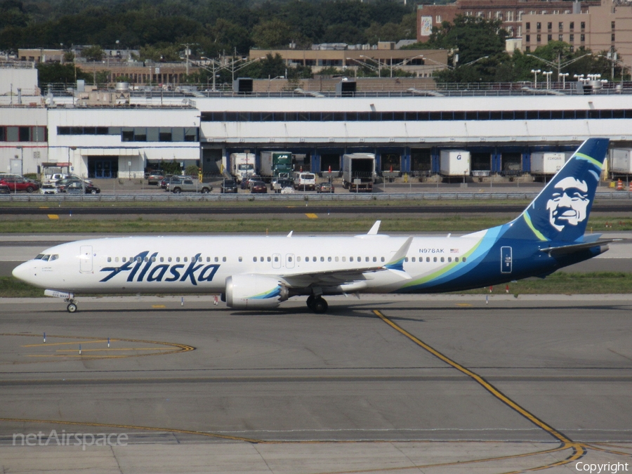 Alaska Airlines Boeing 737-9 MAX (N978AK) | Photo 527646