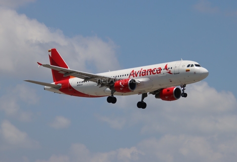 Avianca Airbus A320-214 (N980AV) at  Miami - International, United States