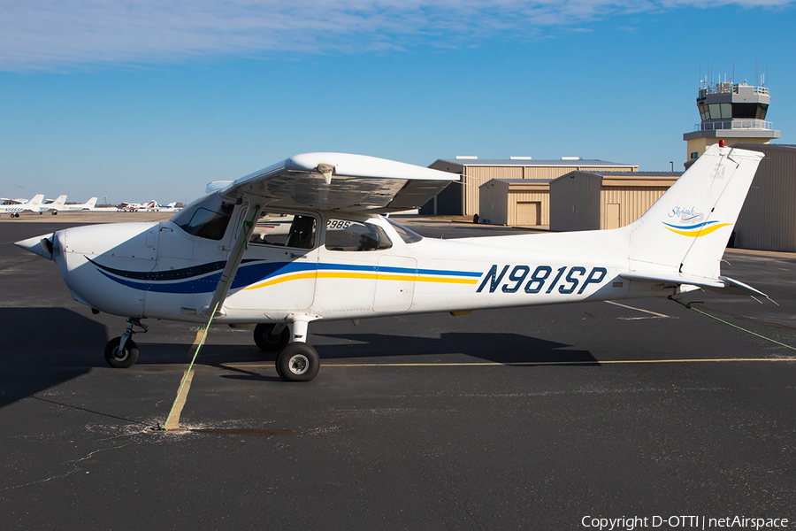 Skymates Flight Academy Cessna 172S Skyhawk SP (N981SP) | Photo 676671