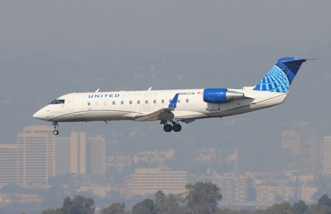 United Express (SkyWest Airlines) Bombardier CRJ-200LR (N982SW) at  Los Angeles - International, United States