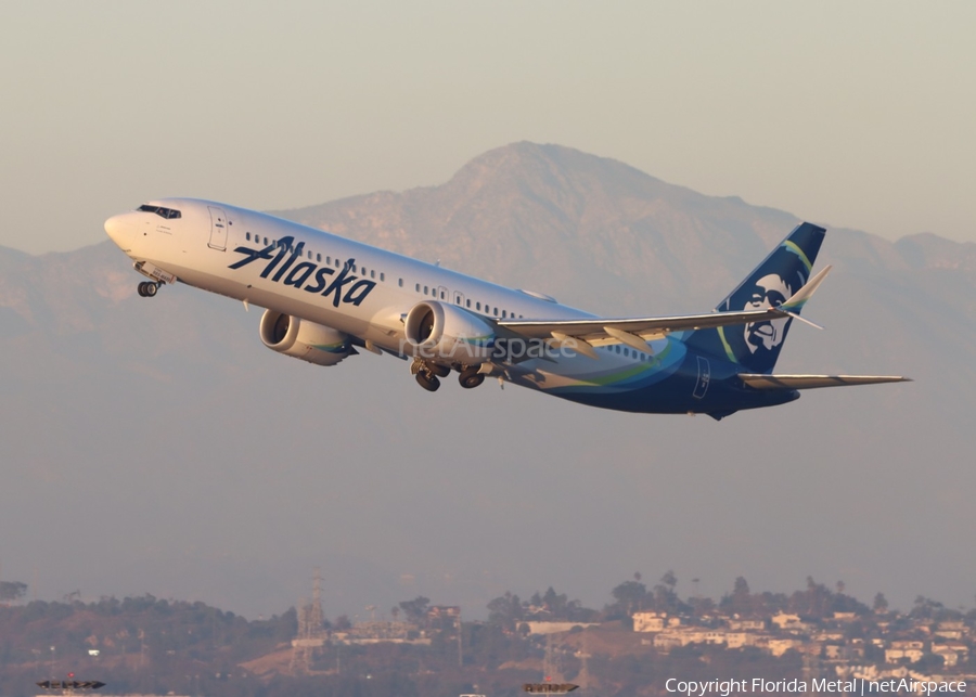 Alaska Airlines Boeing 737-9 MAX (N985AK) | Photo 675702