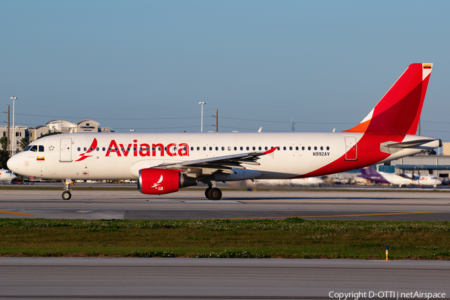 Avianca Airbus A320-214 (N992AV) | Photo 611787