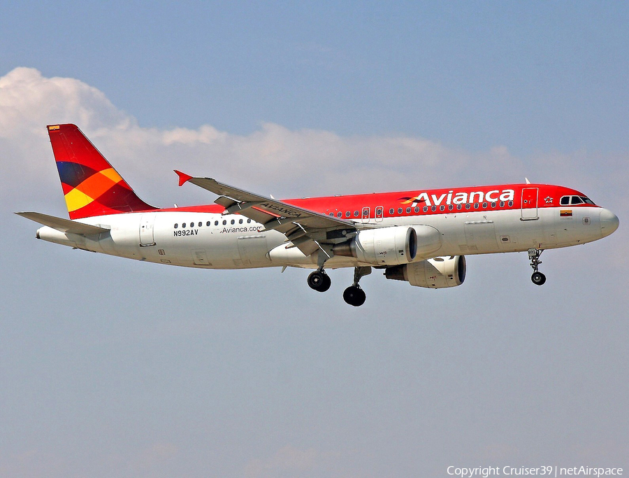 Avianca Airbus A320-214 (N992AV) | Photo 99911