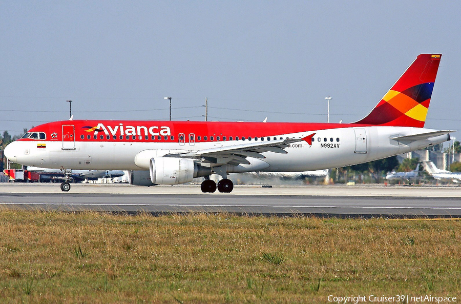Avianca Airbus A320-214 (N992AV) | Photo 99924