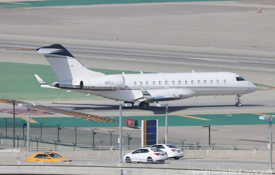 (Private) Bombardier BD-700-1A10 Global 6000 (N9TJ) | Photo 615083