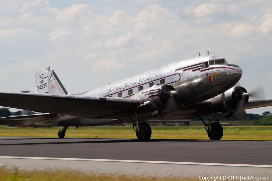 (Private) Douglas DC-3A-S1C3G (N24320) | Photo 328397