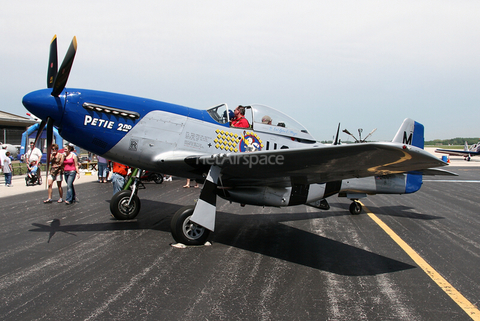 (Private) North American P-51D Mustang (NL5427V) at  Manitowoc County, United States