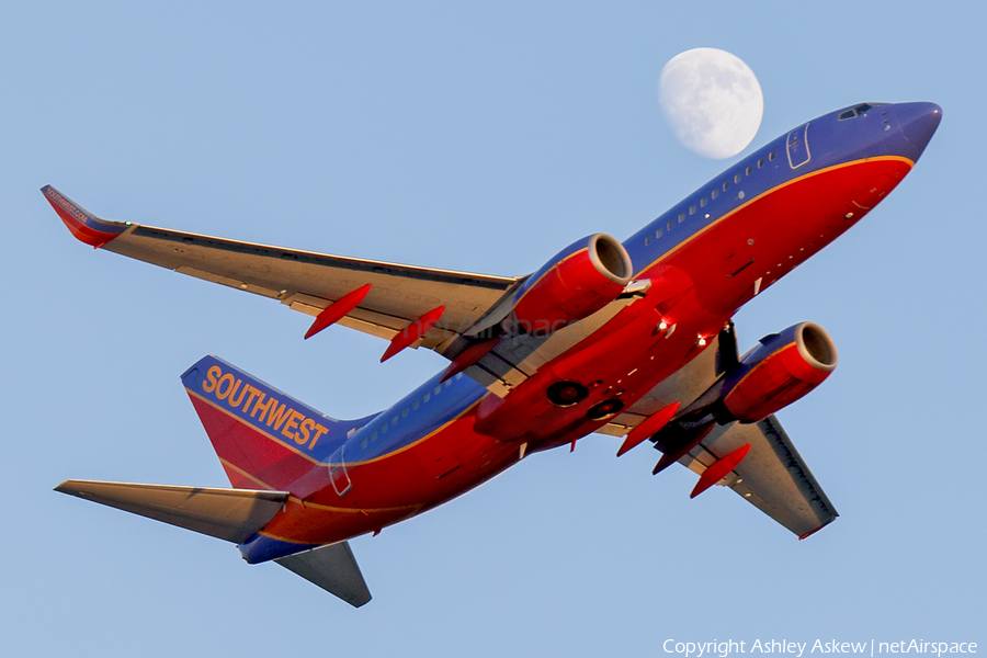 Southwest Airlines Boeing 737-3H4 (N***SW) | Photo 134531