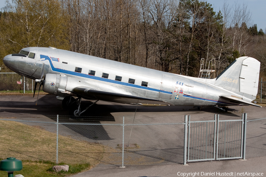 (Private) Douglas C-47A Skytrain (O-224049) | Photo 473898