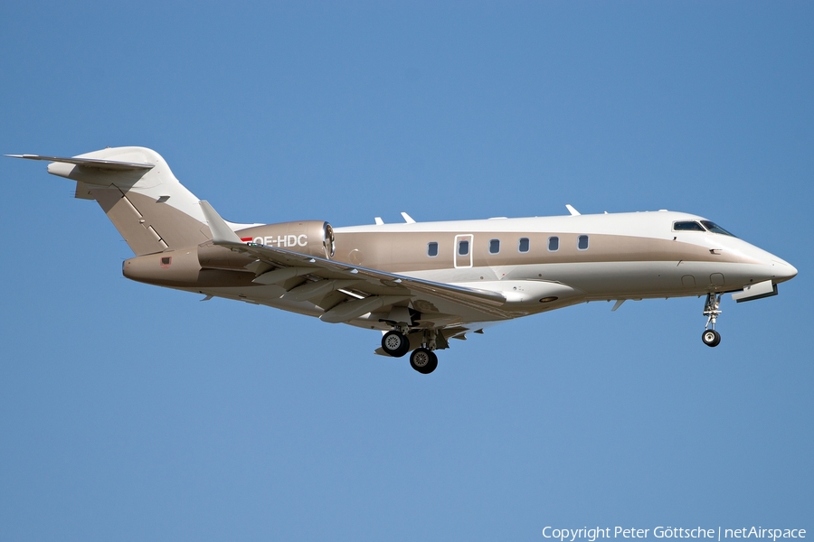 LaudaMotion Bombardier BD-100-1A10 Challenger 300 (OE-HDC) | Photo 235658