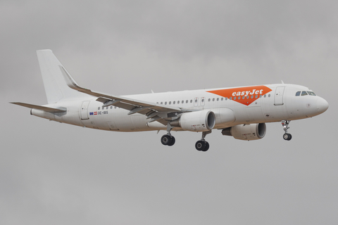 easyJet Europe Airbus A320-214 (OE-IBS) at  Gran Canaria, Spain