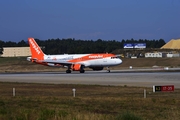 easyJet Europe Airbus A320-214 (OE-ICF) at  Porto, Portugal