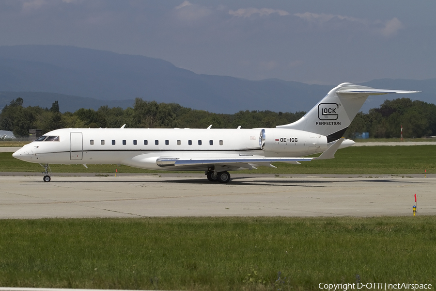 GLOCK Aviation Bombardier BD-700-1A10 Global Express XRS (OE-IGG) | Photo 410745