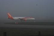 easyJet Europe Airbus A320-214 (OE-IJL) at  Porto, Portugal