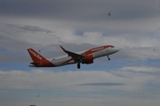 easyJet Europe Airbus A320-214 (OE-INF) at  Porto, Portugal
