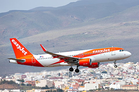 easyJet Europe Airbus A320-214 (OE-IVR) at  Gran Canaria, Spain