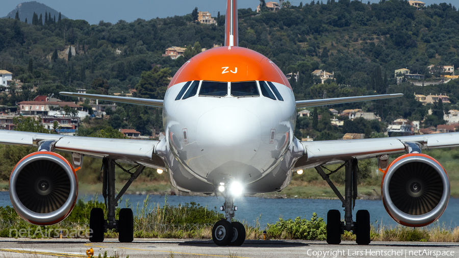 easyJet Europe Airbus A320-214 (OE-IZJ) | Photo 459568