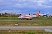 easyJet Europe Airbus A320-214 (OE-IZL) at  Porto, Portugal