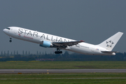 Austrian Airlines Boeing 767-31A(ER) (OE-LAT) at  Vienna - Schwechat, Austria