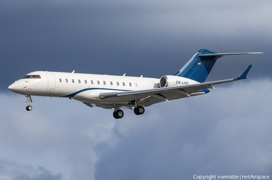 Skyside Bombardier BD-700-1A10 Global 6000 (OE-LHC) | Photo 640825