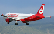 LaudaMotion Airbus A320-214 (OE-LOE) at  Barcelona - El Prat, Spain