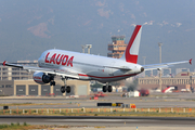 LaudaMotion Airbus A320-214 (OE-LOO) at  Barcelona - El Prat, Spain