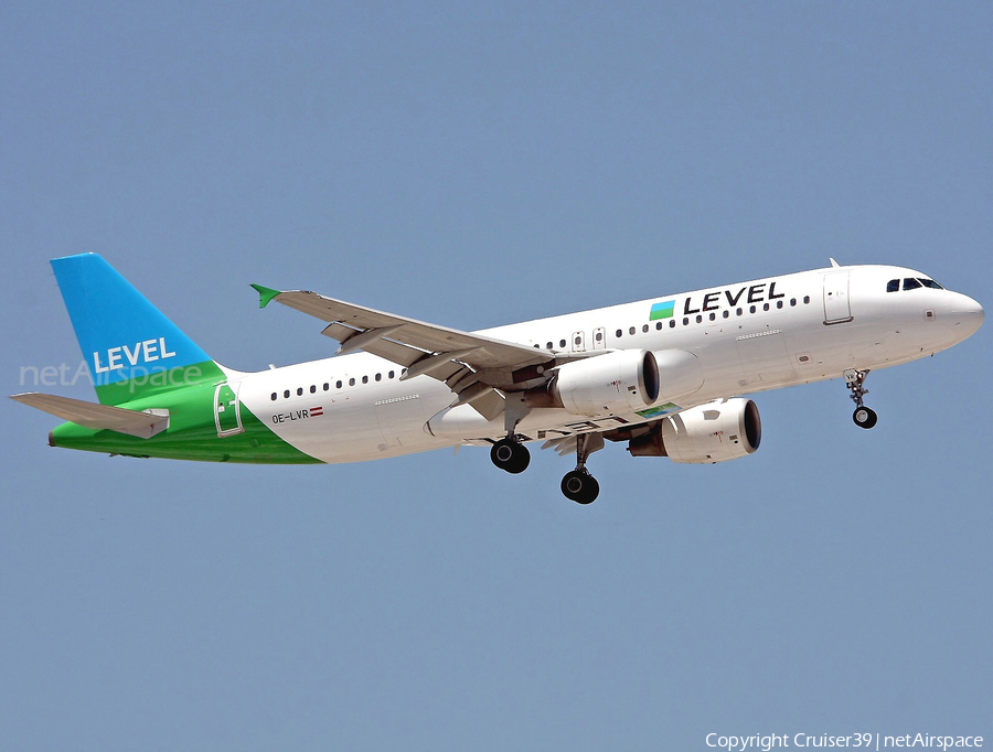 Level Airbus A320-214 (OE-LVR) | Photo 367781
