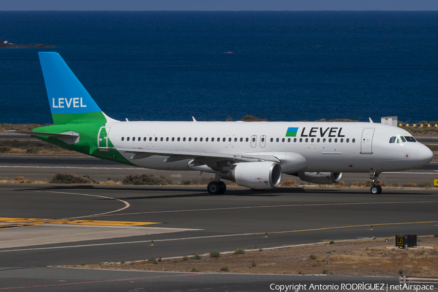 Level Airbus A320-214 (OE-LVR) | Photo 332086