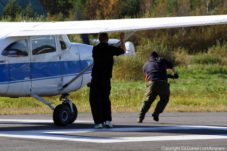 Oulun Ilmailukerho Cessna F172H Skyhawk (OH-CEZ) | Photo 1116