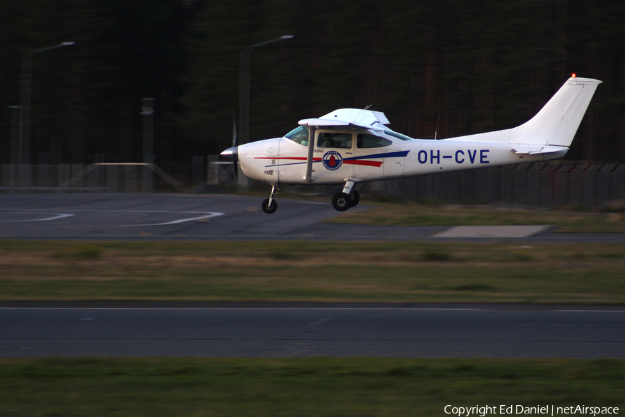 Oulun Laskuvarjokerho Cessna 182P Skylane (OH-CVE) | Photo 124234