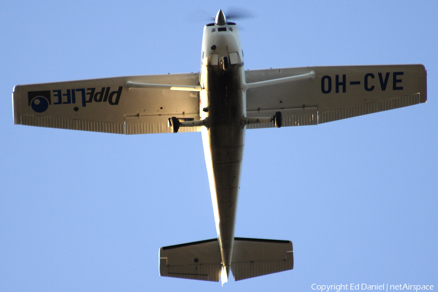 Oulun Laskuvarjokerho Cessna 182P Skylane (OH-CVE) | Photo 186252