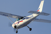 Oulun Laskuvarjokerho Cessna 182P Skylane (OH-CVE) at  Oulu, Finland
