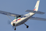 Oulun Laskuvarjokerho Cessna 182P Skylane (OH-CVE) at  Oulu, Finland