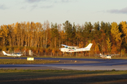 Oulun Laskuvarjokerho Cessna 182P Skylane (OH-CVE) at  Oulu, Finland