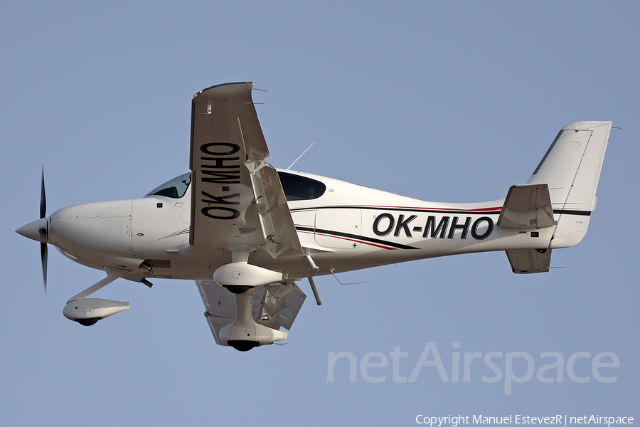 (Private) Cirrus SR22 G6 (OK-MHO) | Photo 559496