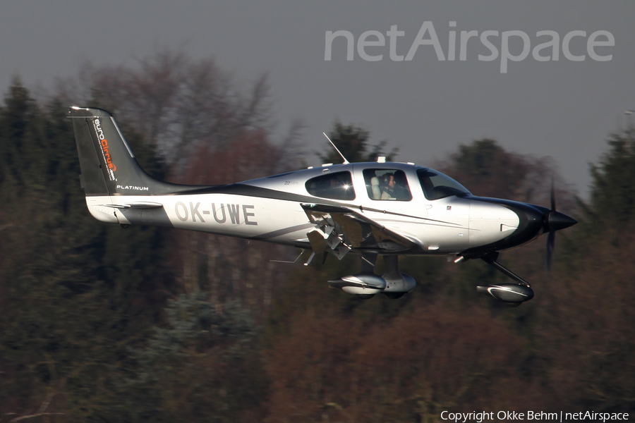 (Private) Cirrus SR22 G5 GTS Platinum (OK-UWE) | Photo 218823