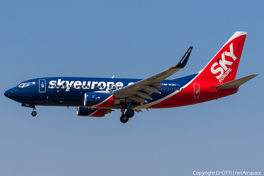 SkyEurope Boeing 737-7GL (OM-NGN) | Photo 203515
