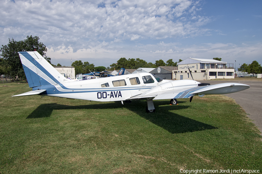 (Private) Piper PA-34-200T Seneca II (OO-AVA) | Photo 187612