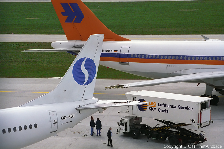 Sobelair Boeing 737-46B (OO-SBJ) | Photo 138282