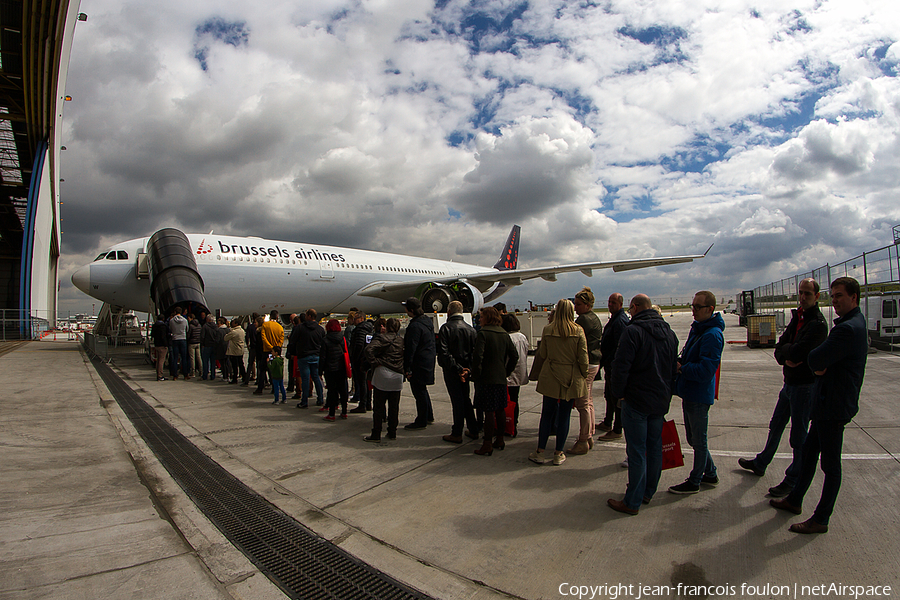 Brussels Airlines Airbus A330-322 (OO-SFW) | Photo 159137