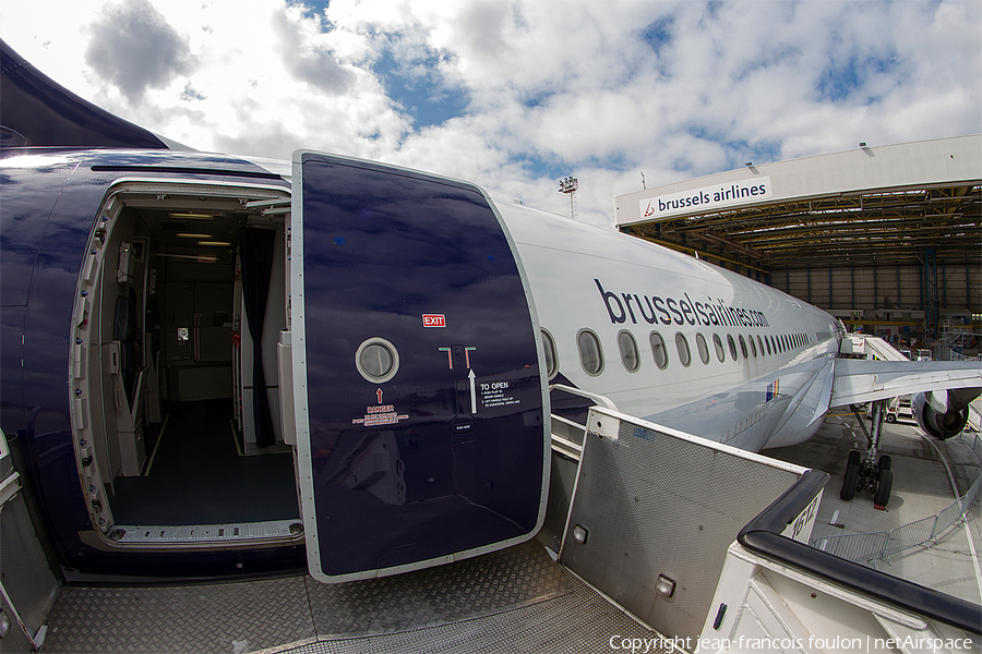 Brussels Airlines Airbus A330-322 (OO-SFW) | Photo 159153