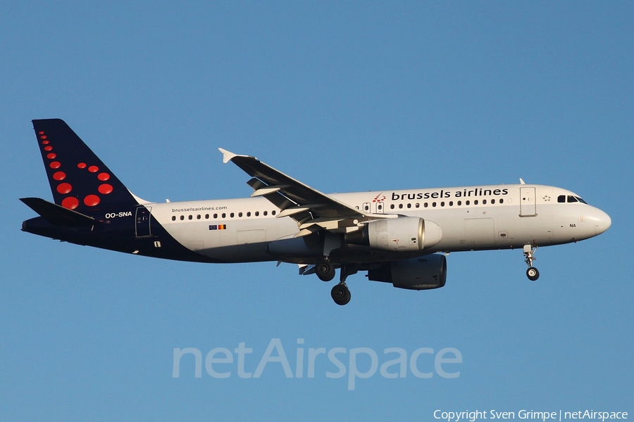 Brussels Airlines Airbus A320-214 (OO-SNA) | Photo 74570