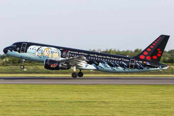 Brussels Airlines Airbus A320-214 (OO-SNB) at  Manchester - International (Ringway), United Kingdom