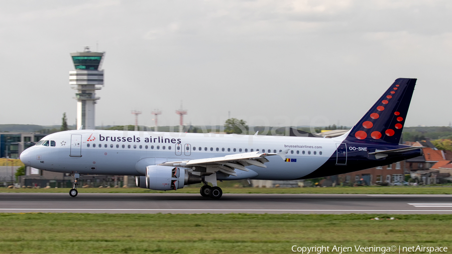 Brussels Airlines Airbus A320-214 (OO-SNE) | Photo 281042
