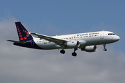 Brussels Airlines Airbus A320-214 (OO-SNE) at  London - Heathrow, United Kingdom