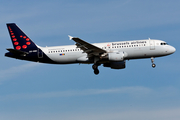 Brussels Airlines Airbus A320-214 (OO-SNE) at  London - Heathrow, United Kingdom