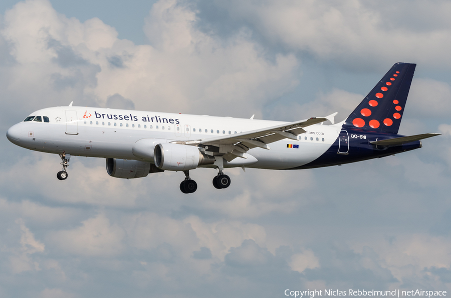 Brussels Airlines Airbus A320-214 (OO-SNI) | Photo 342922