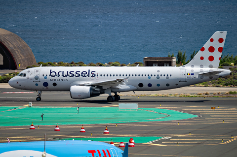 Brussels Airlines Airbus A320-214 (OO-SNI) at  Gran Canaria, Spain