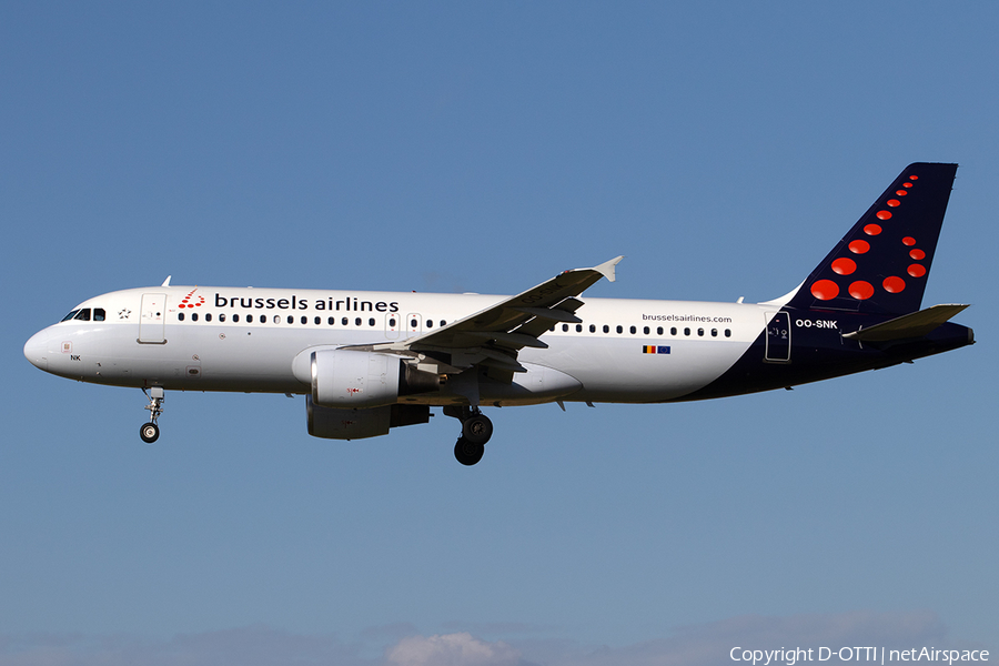 Brussels Airlines Airbus A320-214 (OO-SNK) | Photo 293919