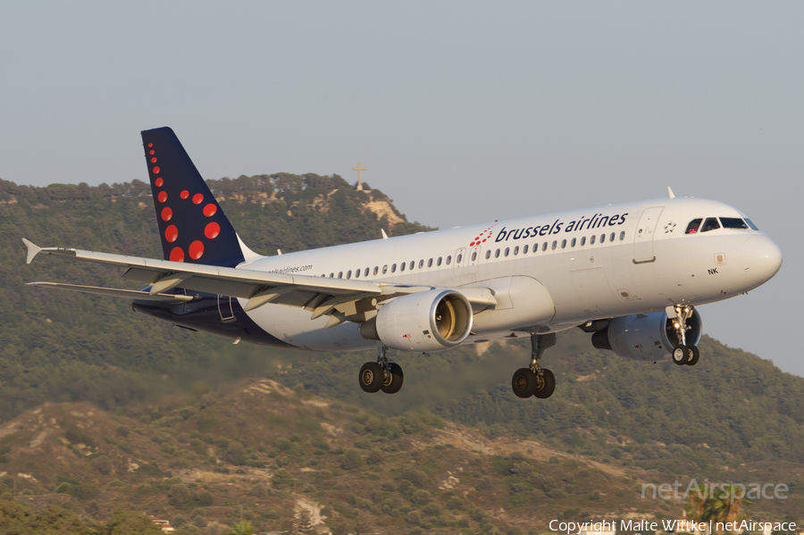 Brussels Airlines Airbus A320-214 (OO-SNK) | Photo 397602